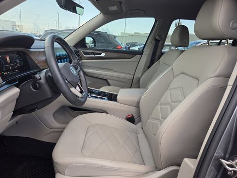 Used 2024 Volkswagen Atlas SE w/ Black Wheel Package FWD image 26