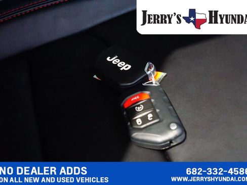 Used 2025 Jeep Wrangler Unlimited Rubicon AWD/4WD image 26