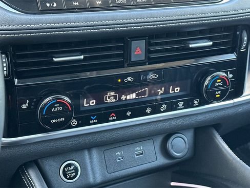 Used 2022 Nissan Rogue Platinum w/ Head-Up Display Package image 21