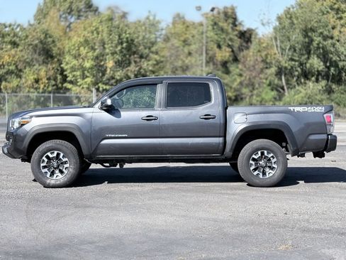 Used 2022 Toyota Tacoma TRD Off-Road image 4