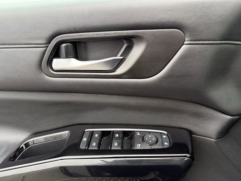 Used 2022 Nissan Pathfinder SV image 22