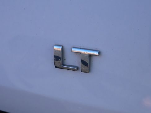 Used 2023 Chevrolet Traverse LT image 27