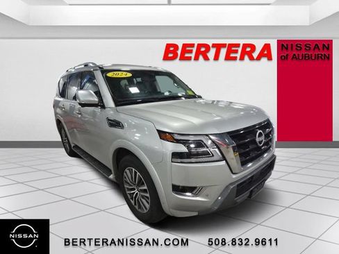 Used 2024 Nissan Armada SL w/ Captain's Chairs Package AWD/4WD image 5