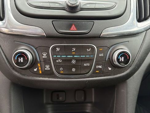 Used 2018 Chevrolet Equinox LT image 20