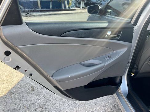 Used 2011 Hyundai Sonata SE w/ Navigation & Sunroof Pkg 4 FWD image 13