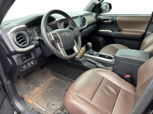 Used 2017 Toyota Tacoma Limited image 6
