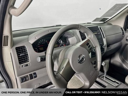 Used 2011 Nissan Frontier SV AWD/4WD image 9
