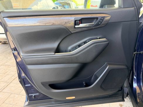 Used 2020 Toyota Highlander Limited AWD/4WD image 18