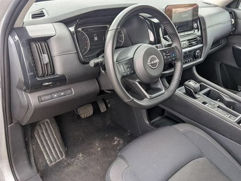 Used 2025 Nissan Pathfinder SV FWD image 10