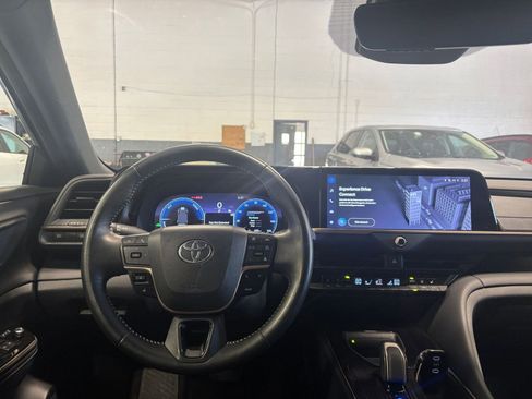 Used 2025 Toyota Crown XLE image 35