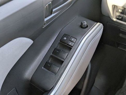 Used 2022 Toyota Highlander LE FWD image 20