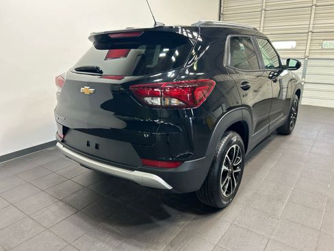 Used 2025 Chevrolet TrailBlazer LT AWD/4WD image 3