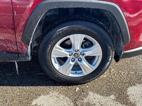 Used 2021 Toyota RAV4 XLE w/ Convenience Package image 40