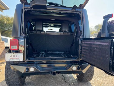 Used 2016 Jeep Wrangler Unlimited Sahara w/ Max Tow Package AWD/4WD image 9