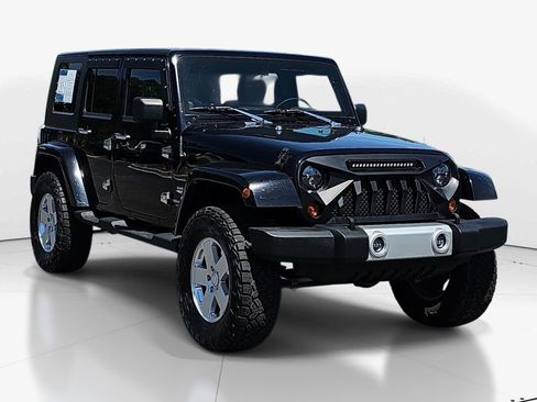 Used 2010 Jeep Wrangler Unlimited Sahara w/ Dual Top Group AWD/4WD image 3
