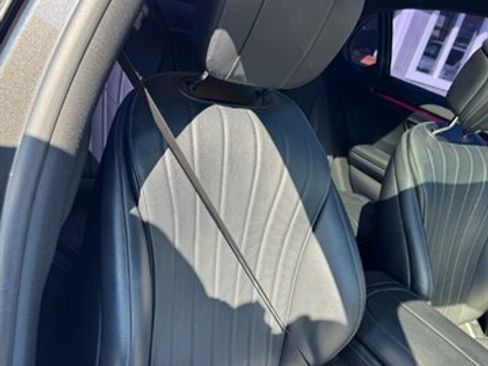 Used 2022 Mercedes-Benz S 580 4MATIC Sedan w/ AMG Line Package image 48