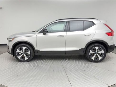 Certified 2025 Volvo XC40 B5 Plus image 5