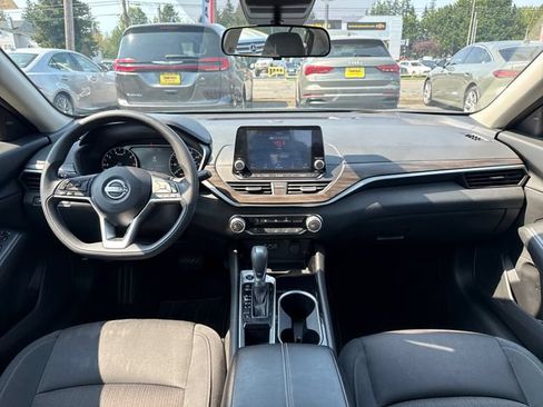 Used 2024 Nissan Altima 2.5 SV FWD image 11