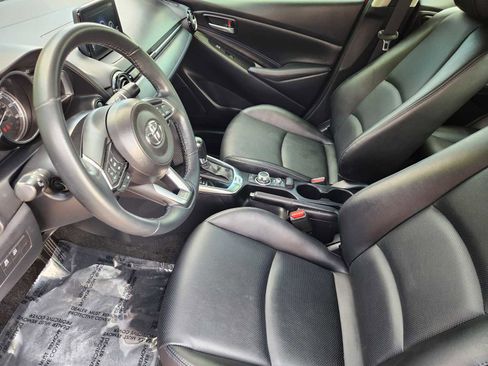 Used 2019 Toyota Yaris XLE FWD image 13