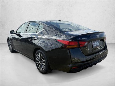 Used 2023 Nissan Altima 2.5 SV image 8