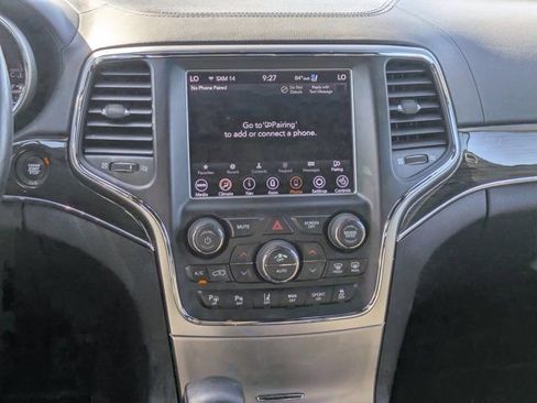 Used 2018 Jeep Grand Cherokee Overland image 16