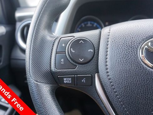 Used 2018 Toyota RAV4 LE image 4