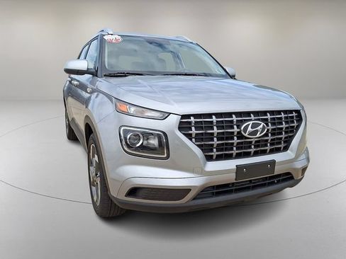 Certified 2025 Hyundai Venue SEL FWD image 2