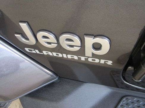 Used 2021 Jeep Gladiator Overland w/ Dual Top Group AWD/4WD image 16