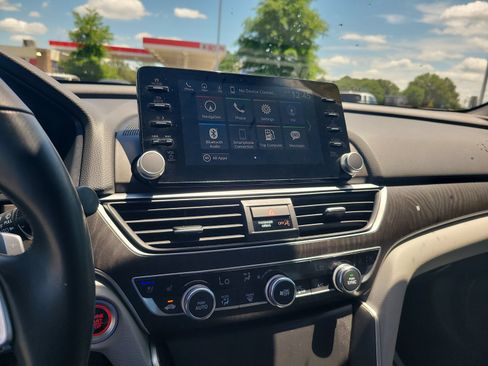 Used 2019 Honda Accord Touring image 18