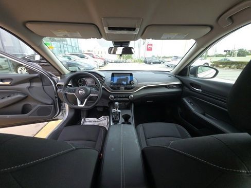 Used 2025 Nissan Altima 2.5 SV image 24