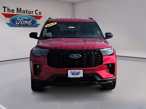 Used 2025 Ford Explorer ST-Line image 2