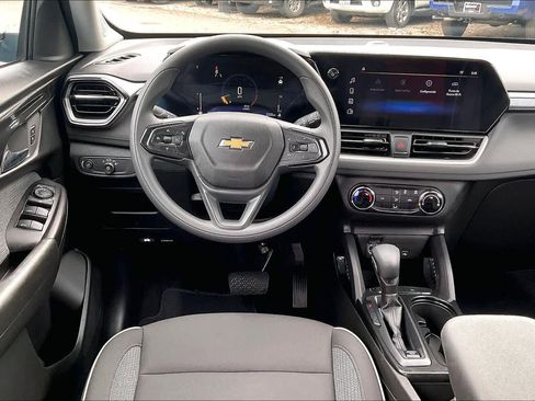Used 2025 Chevrolet TrailBlazer LS w/ LS Confidence Package image 5