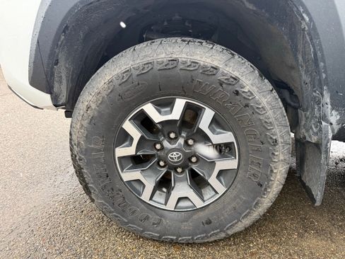 Used 2023 Toyota Tacoma TRD Off-Road image 7