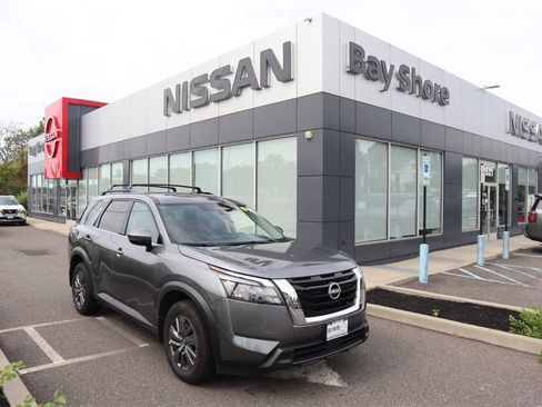 Certified 2025 Nissan Pathfinder SV image 1