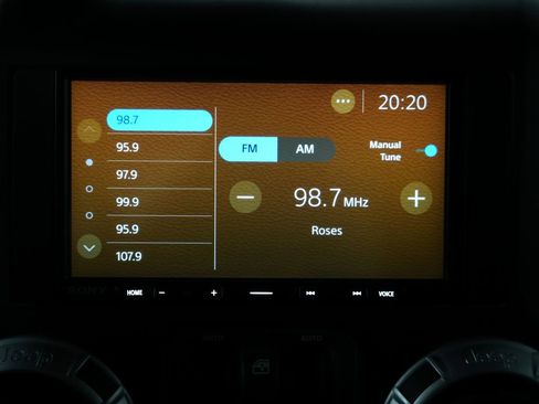 Used 2014 Jeep Wrangler Rubicon w/ Power Convenience Group image 19