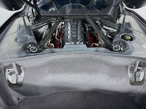 Used 2021 Chevrolet Corvette Stingray Coupe w/ Z51 Performance Package image 9