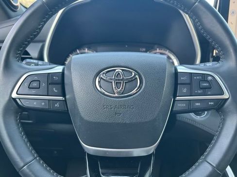 Used 2023 Toyota Highlander XSE AWD/4WD image 18