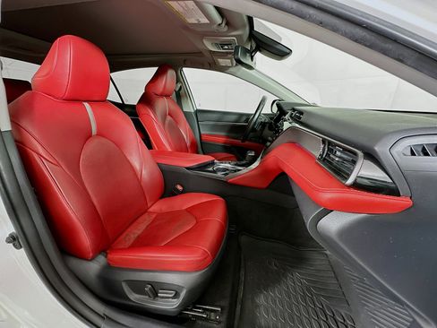 Used 2019 Toyota Camry XSE image 30