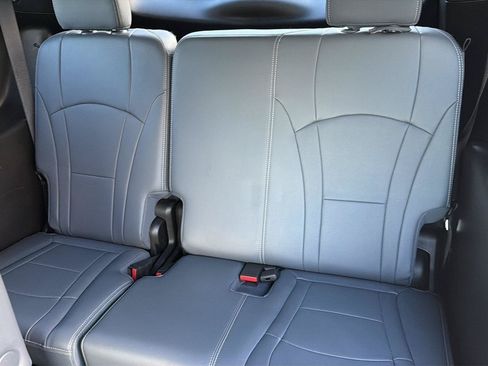 Used 2022 Buick Enclave Premium w/ Experience Buick Package FWD image 22