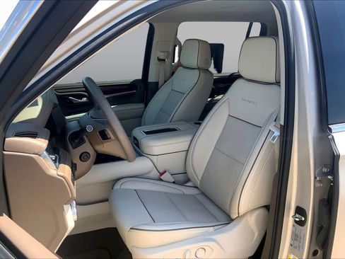 Used 2023 GMC Yukon XL Denali AWD/4WD image 8
