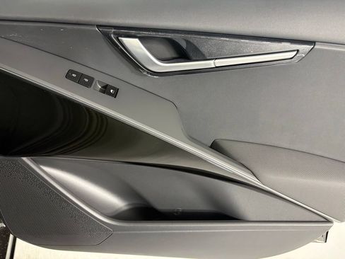 New 2026 Kia Niro EX FWD image 12