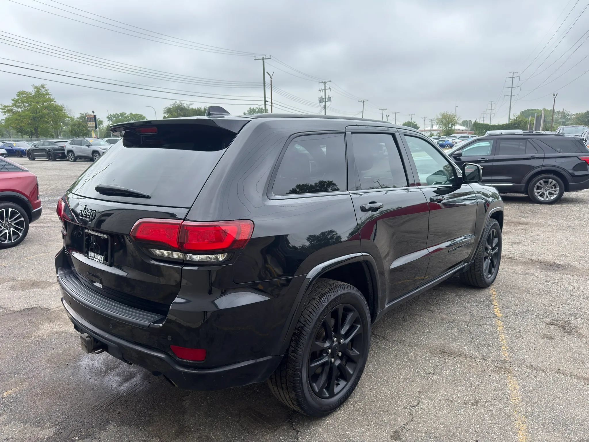Used 2021 Jeep Grand Cherokee Laredo X AWD/4WD image 3