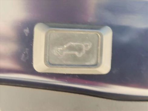 Used 2020 Toyota RAV4 XLE w/ Convenience Package AWD/4WD image 7