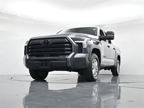 Used 2022 Toyota Tundra SR5 w/ SR5 Convenience Package image 35