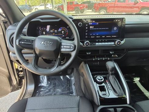 Certified 2025 Chevrolet Colorado Trail Boss AWD/4WD image 10