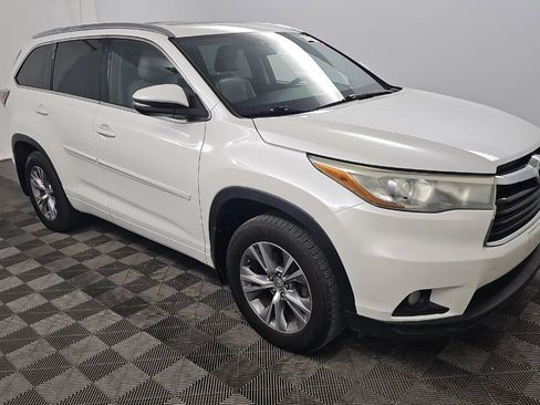 Used 2015 Toyota Highlander XLE FWD image 2