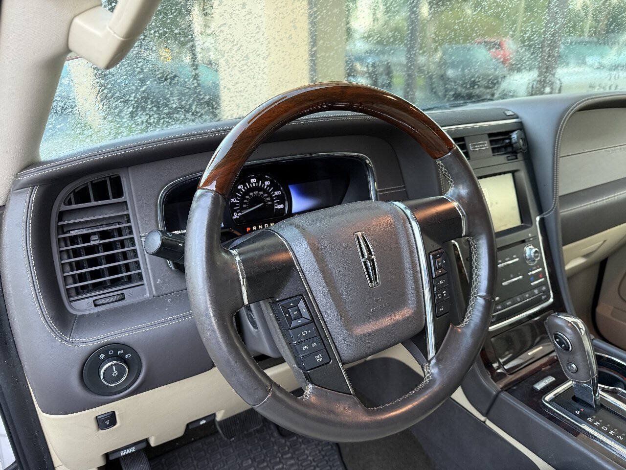 Used 2015 Lincoln Navigator 2WD w/ Equipment Group 101A Reserve image 5