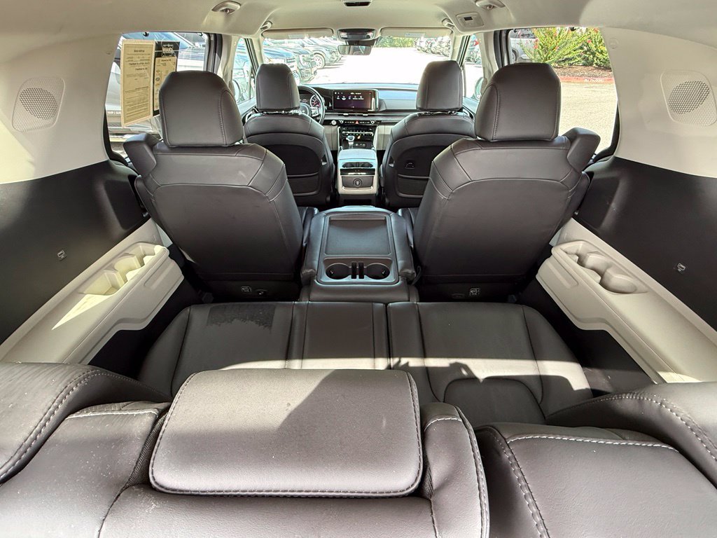 Used 2022 Kia Carnival EX FWD image 34