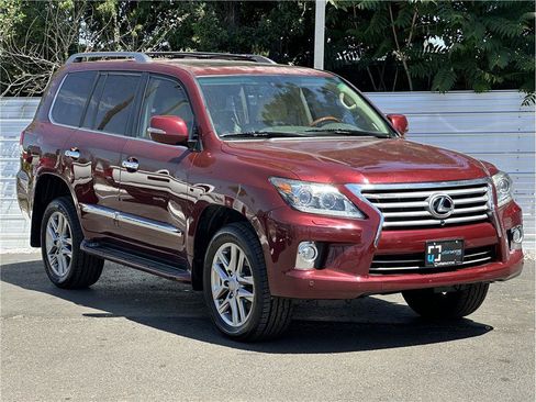 Used 2013 Lexus LX 570 4WD w/ Luxury Pkg image 8