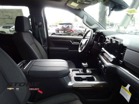 New 2026 GMC Sierra 1500 Elevation image 17